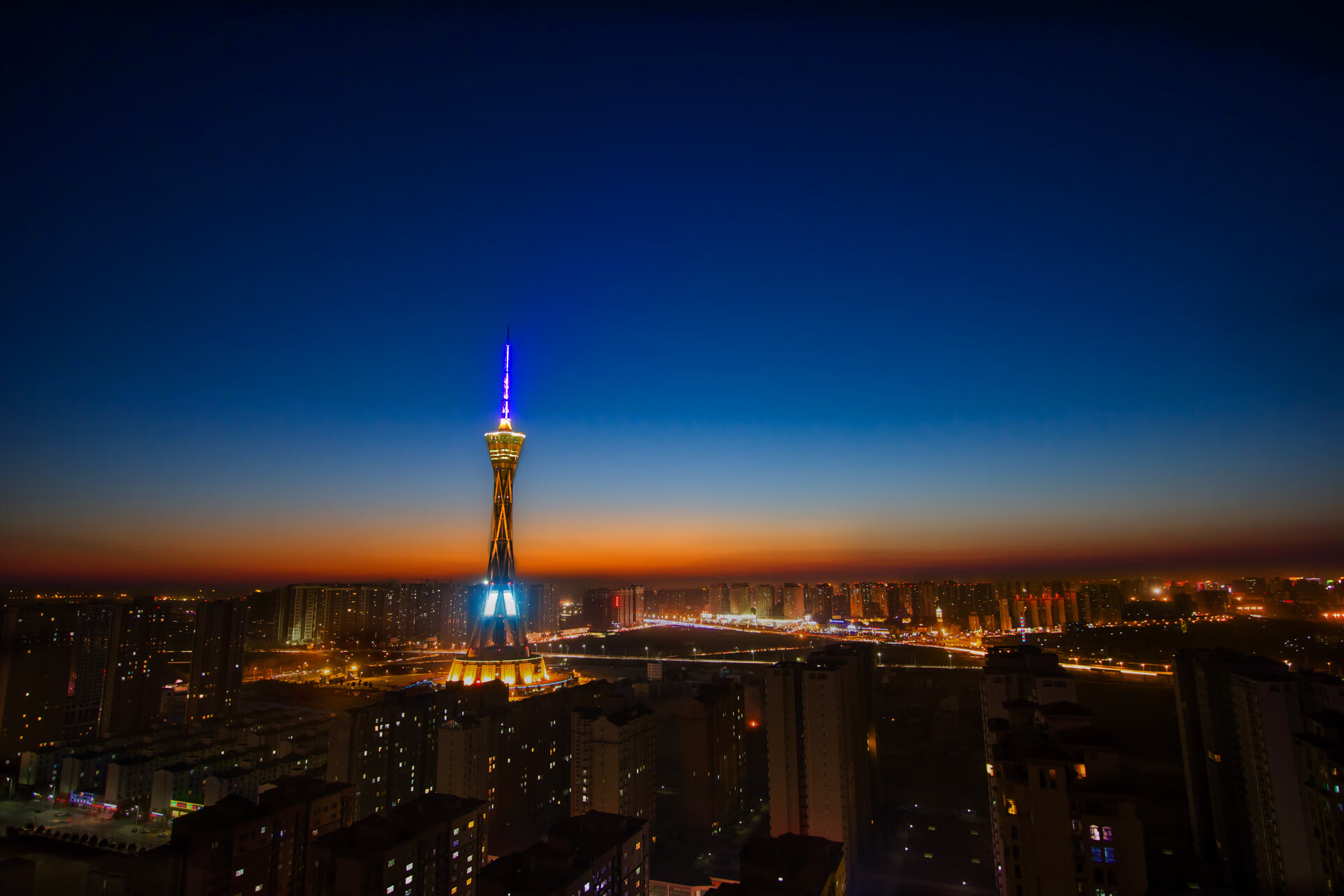 开云中国大陆-_彩色泡泡跑：用彩虹色彩点缀运动节日_，彩色泡泡图