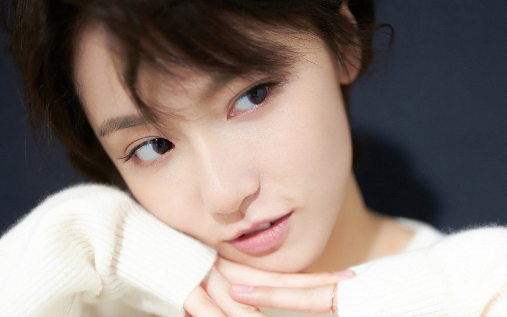 开云官网首页-比赛现场球迷热情高涨，呐喊声不断，比赛现场球迷热情高涨,呐喊声不断